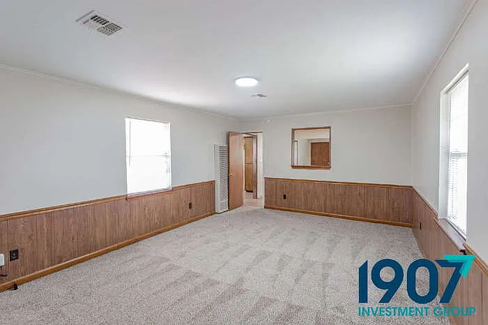 704 SW 2nd St — Photo 16