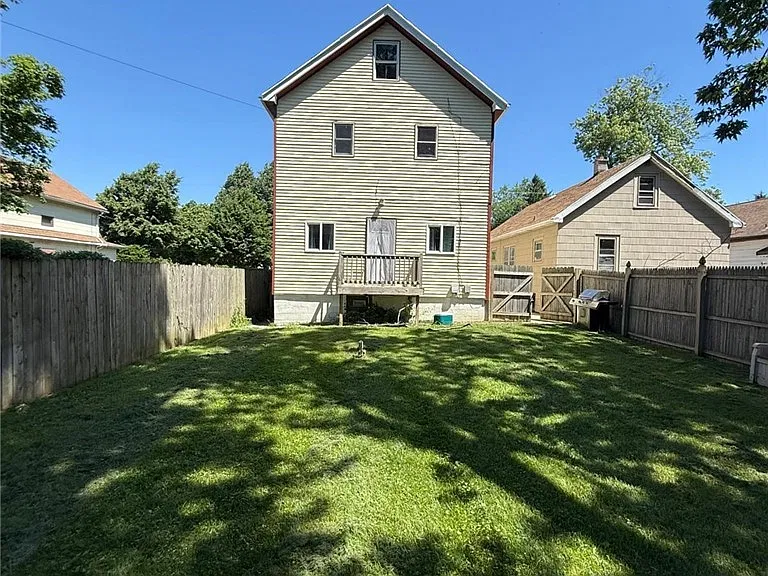 21 Amber St #UPPER — Photo 2