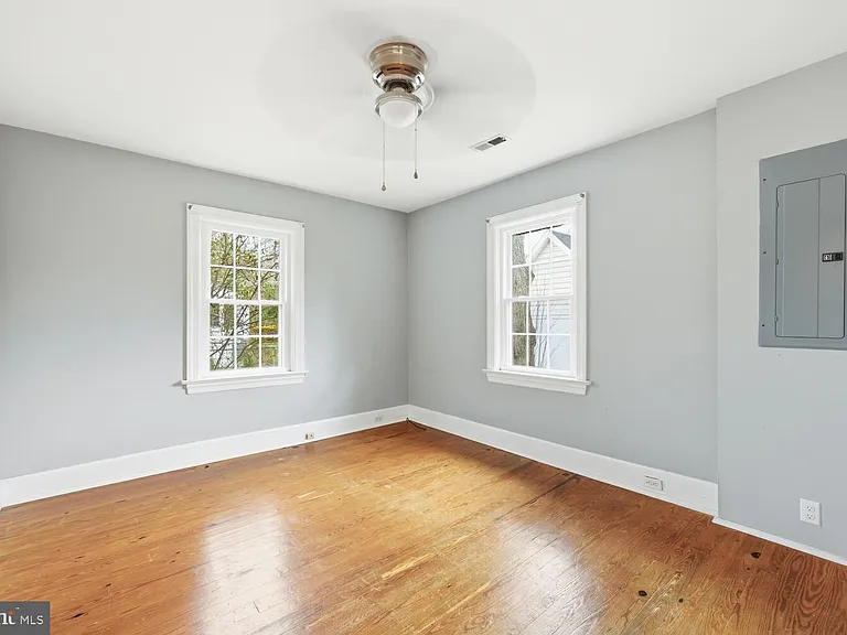 304 Elm Ave — Photo 9