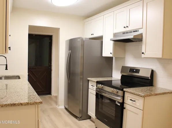 7 Pine Cluster Cir Unit J, Manalapan, NJ 07726