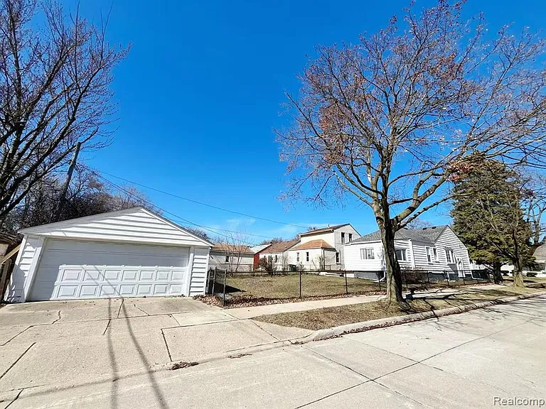 3303 Chester Rd — Photo 5