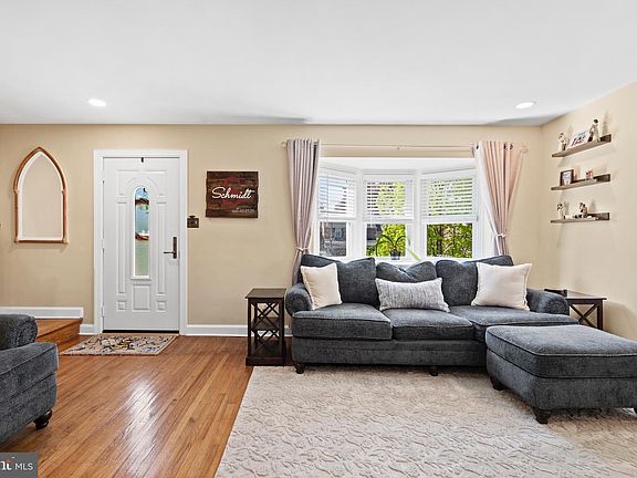 4th image of 1564 Burmont Rd