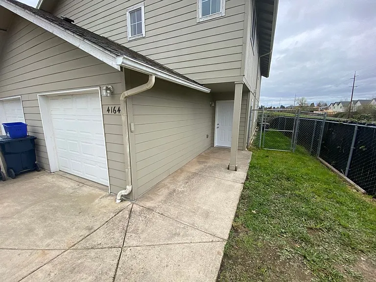 large 3 Bedroom 2.5 Bath Springfield duplex — Photo 4