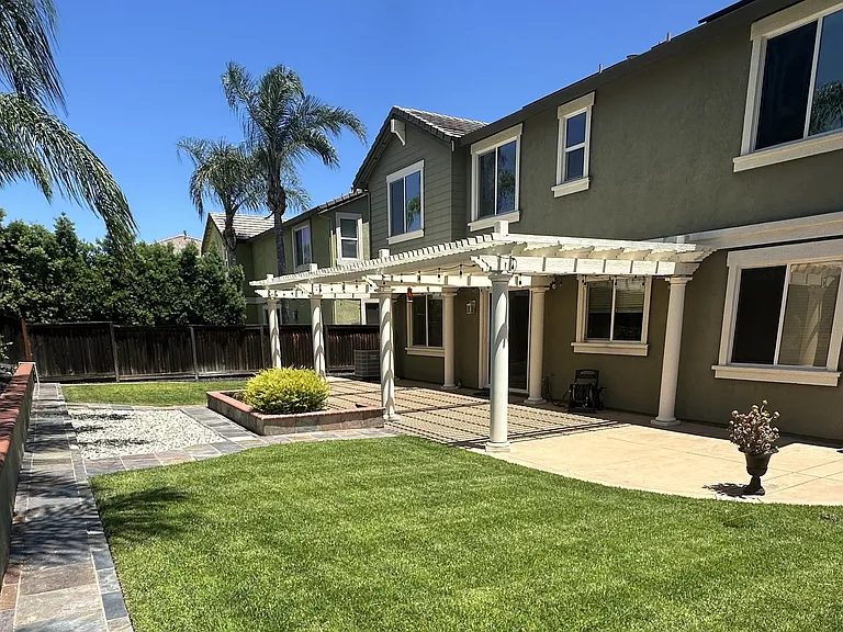 1493 Dawnview Ct — Photo 6