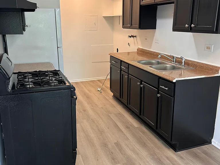 712 Marina Ct #1 — Photo 1