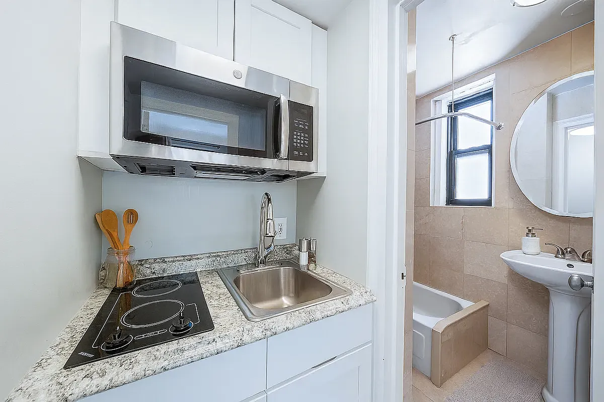 240 West 73rd Street — Photo 3