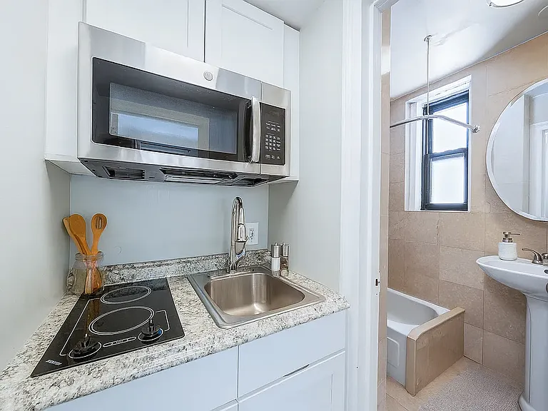 240 W 73rd St #715 — Photo 3