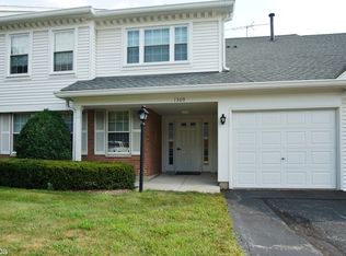 1309 Nutmeg Ct APT B, Mount Prospect, IL 60056