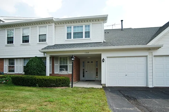 1309 Nutmeg Ct APT B photo 1