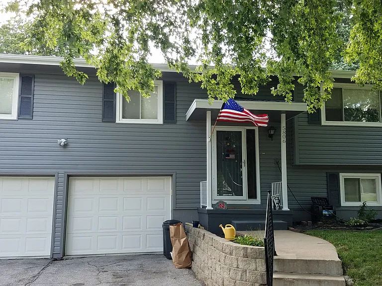 5806 N Oaks Blvd — Photo 1