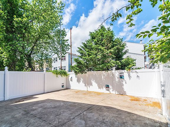 3rd image of 418 Virginia Ave