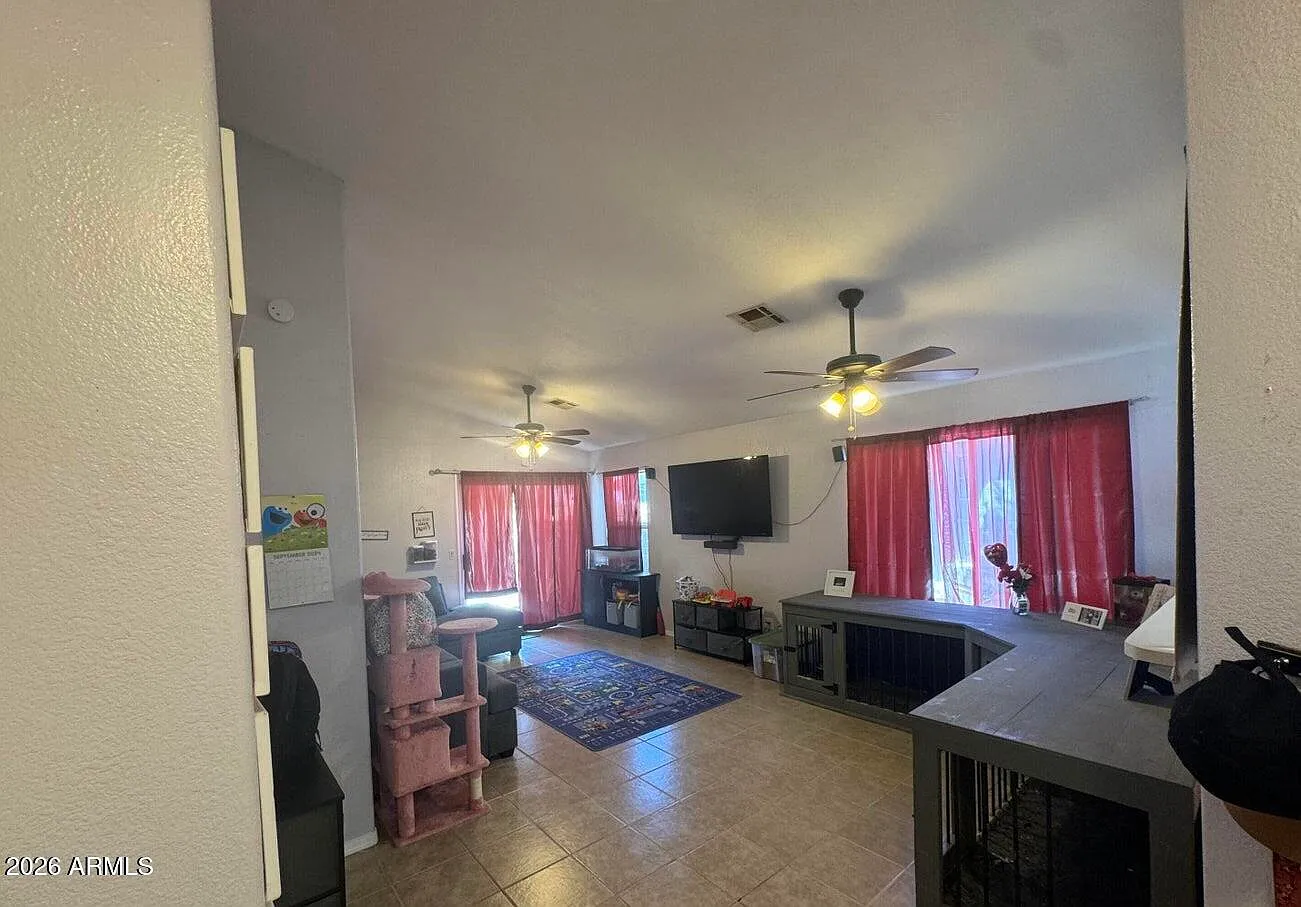 2 bed, 1.0 bath, 1230 sqft, $1,800 — Photo 3