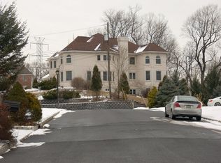 8 Bayview Ter, Green Brook, NJ 08812