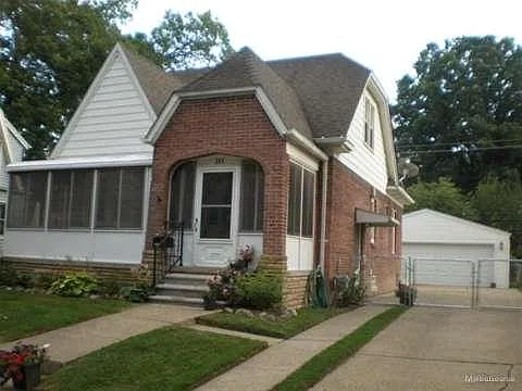 264 Wordsworth St photo 1