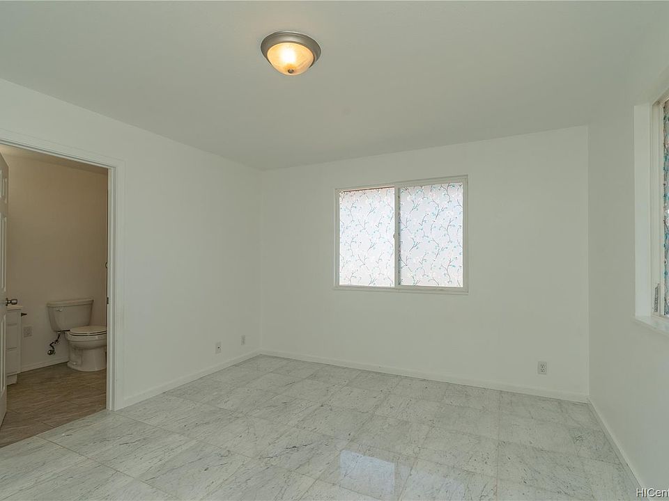 Primary Bedroom w/ Private Bathroom