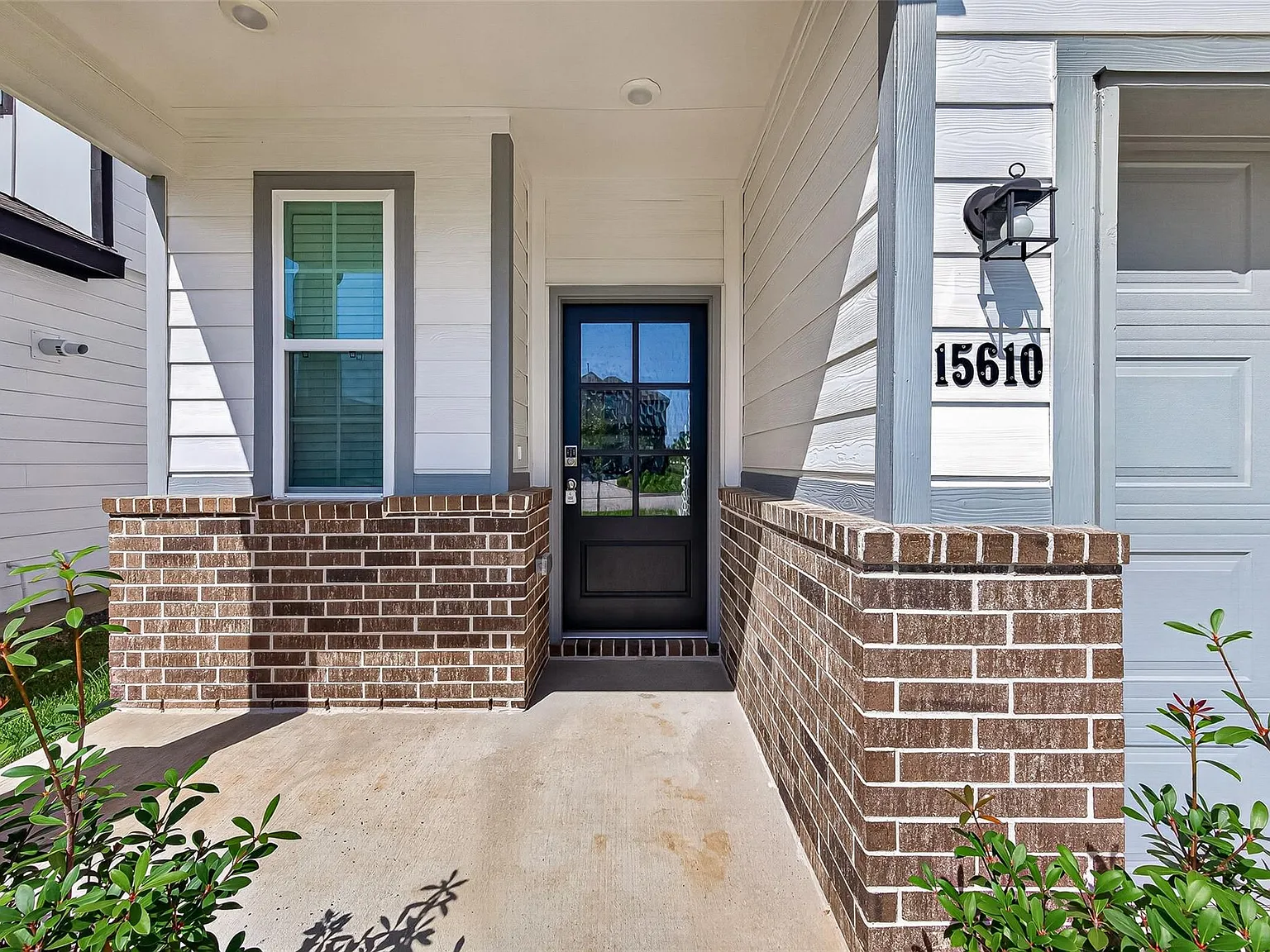 4 bed, 2.5 bath, 2111 sqft, $2,250 — Photo 2