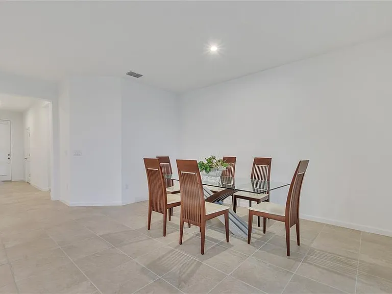 1098 Boardwalk Pl — Photo 24