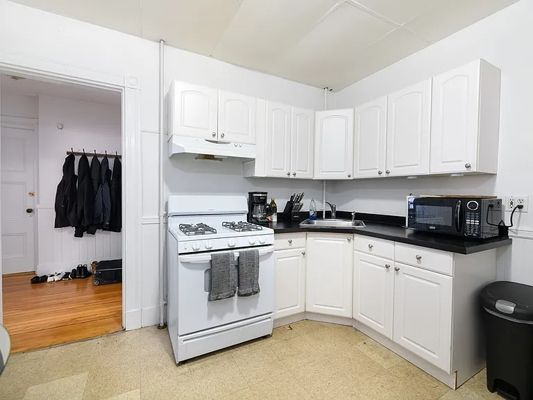 56 Walnut St #2 — Photo 9
