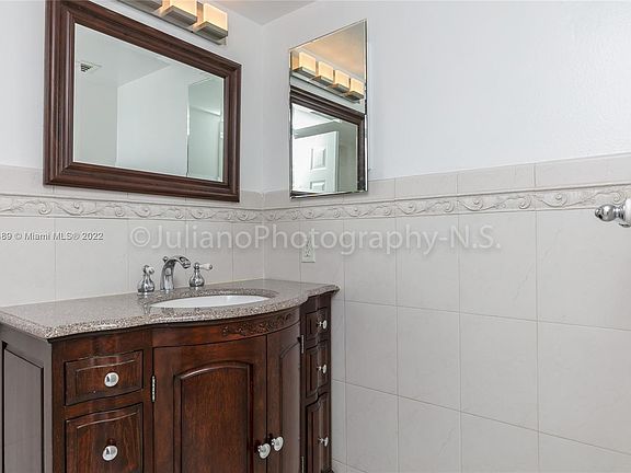 5th image of 824-7601 E Treasure Dr #824