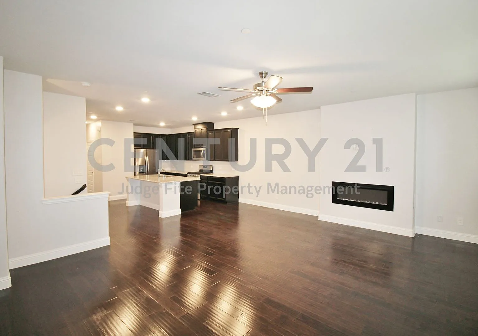 Beautiful 3-Level, 3/3.5/2 Townhome Near Lake Ray Hubbard! — Photo 4
