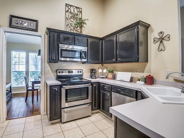 5025 Bryn Mawr Dr — Photo 1