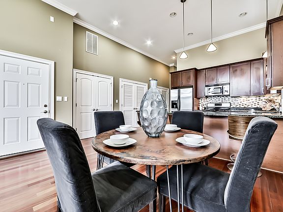 5th image of 3240 N California Ave Unit 3N