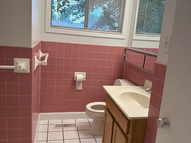 1029 N Lincoln St — Photo 9