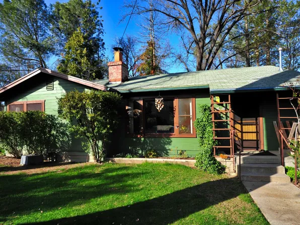 45695 Lauri Ln, Oakhurst, CA 93644