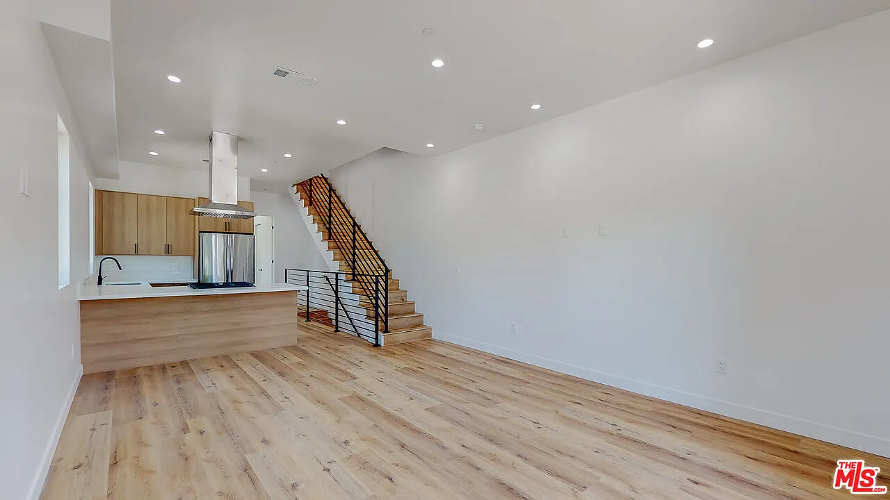 4 bed, 4.0 bath, 2217 sqft, $5,041 — Photo 2