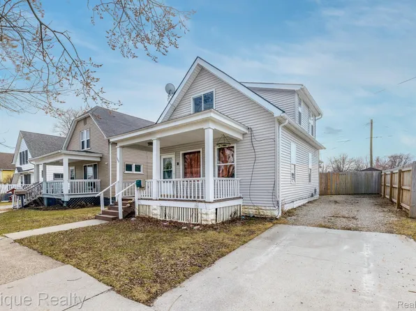 749 16th St, Port Huron, MI 48060