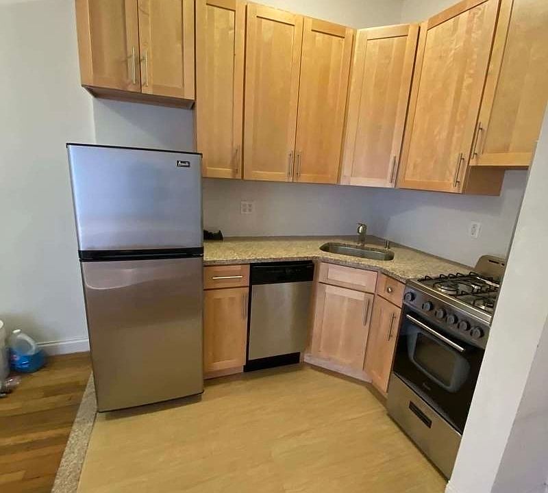 1st image of 450 W 58th St APT 5L