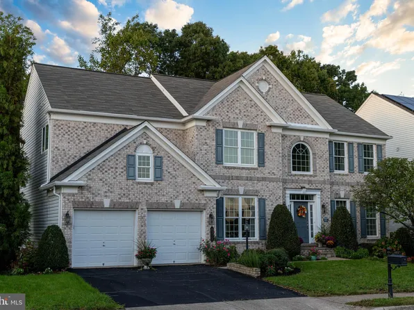 8212 Pasquel Flower Pl, Lorton, VA 22079