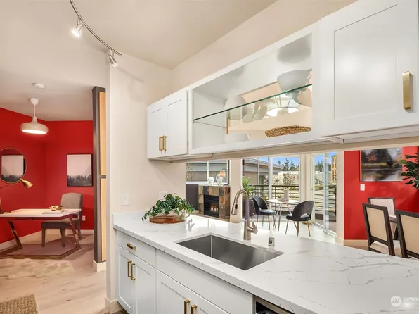 300 110th Avenue NE #205, Bellevue, WA 98004
