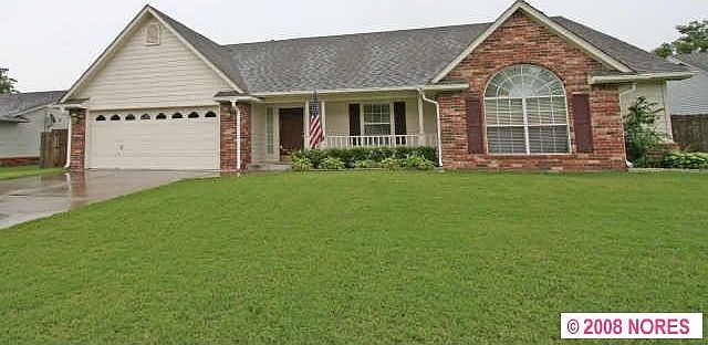 1st image of 2609 Parkwood Dr