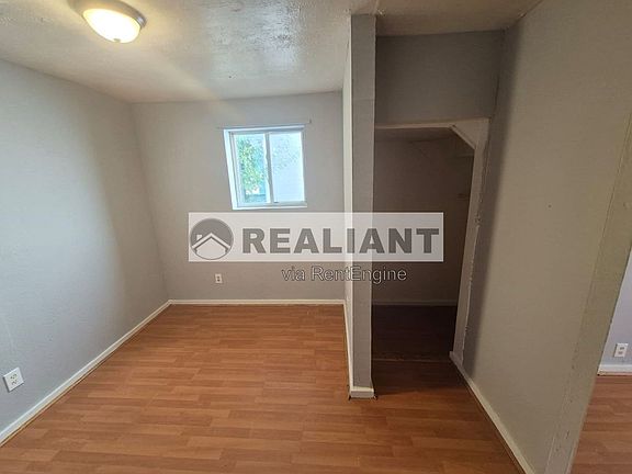 4th image of 805 Oak St APT 2