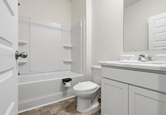 5th image of 3737 Chevington Ct SE