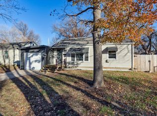 1944 S Ridgewood Dr, Wichita, KS 67218