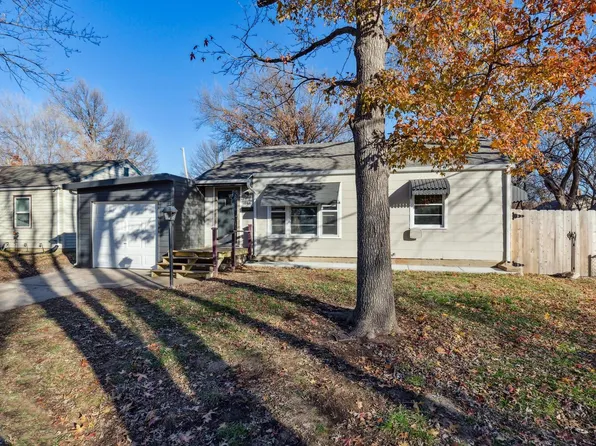 1944 S Ridgewood Dr, Wichita, KS 67218