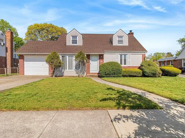 283 N Cottage Street, Valley Stream, NY 11580
