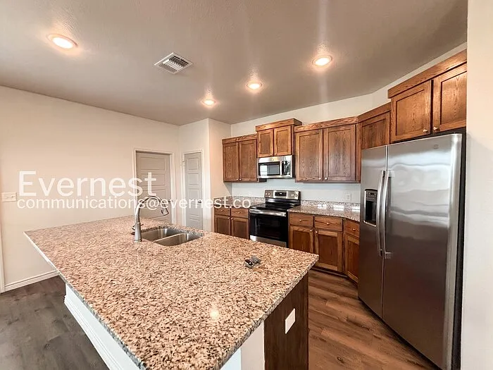 870 Freedom Cir — Photo 3