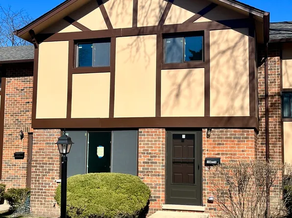 18W228 Standish Ln, Villa Park, IL 60181