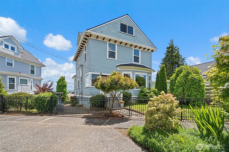 2nd image of 209 E 8th Street