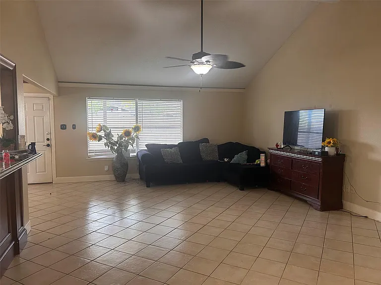 7811 Fall Glen Dr — Photo 4
