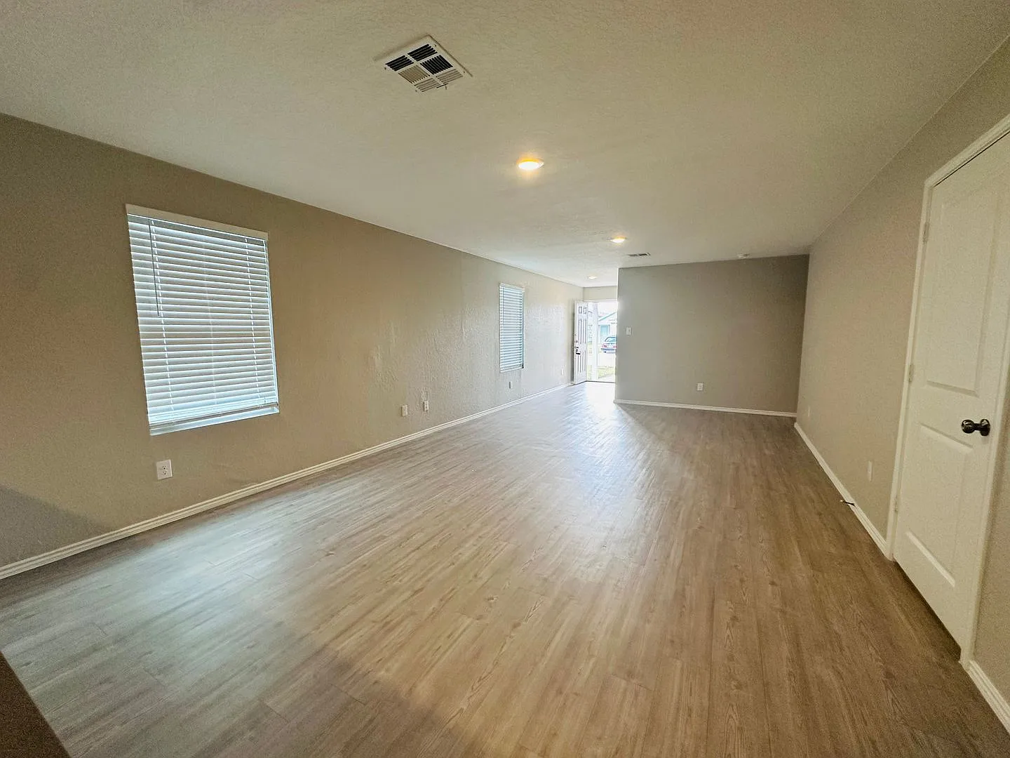 Charming 3-Bedroom Home in Ruby Crossing — Photo 4