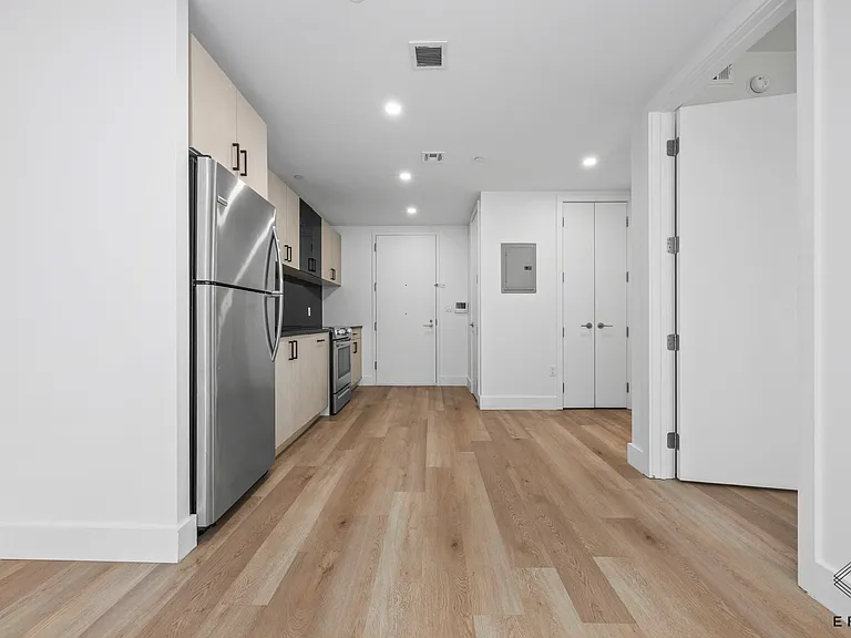 2045 Ocean Ave #406 — Photo 3