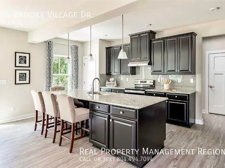 104 Brooke Village Dr — Photo 3