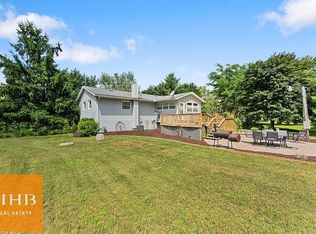 W7585 Columbia Dr, Pardeeville, WI 53954