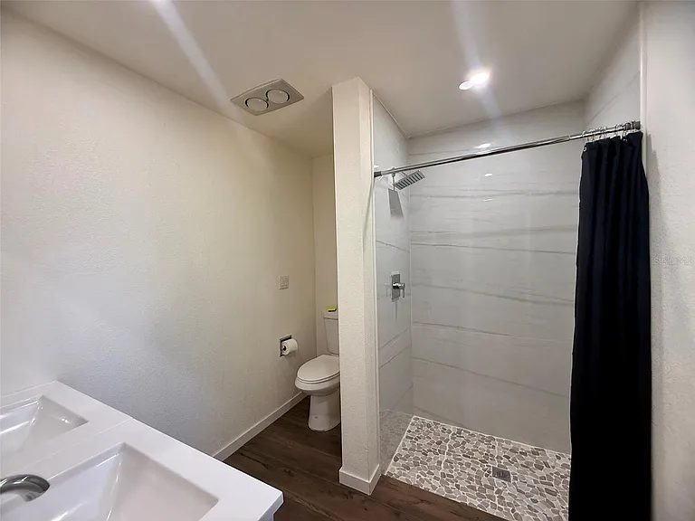 131 Sparrow Ave — Photo 13
