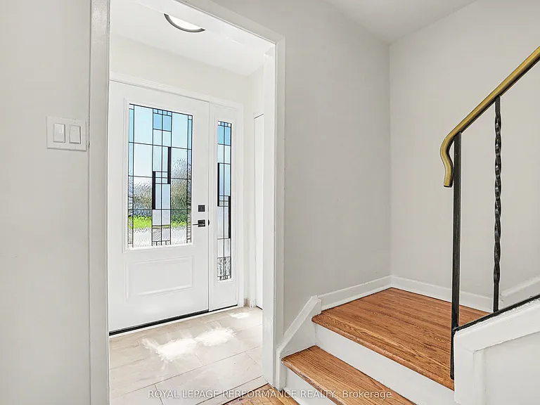 29 Aldercrest Dr — Photo 2