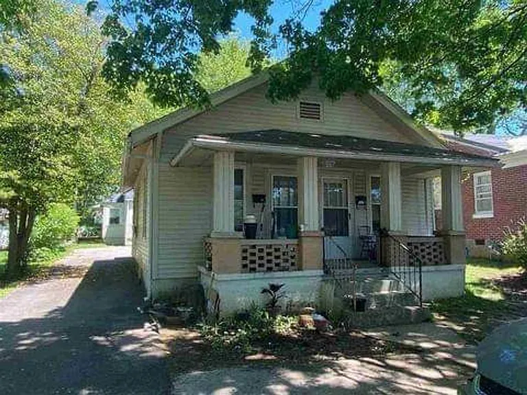 103 E Cherry St — Photo 1